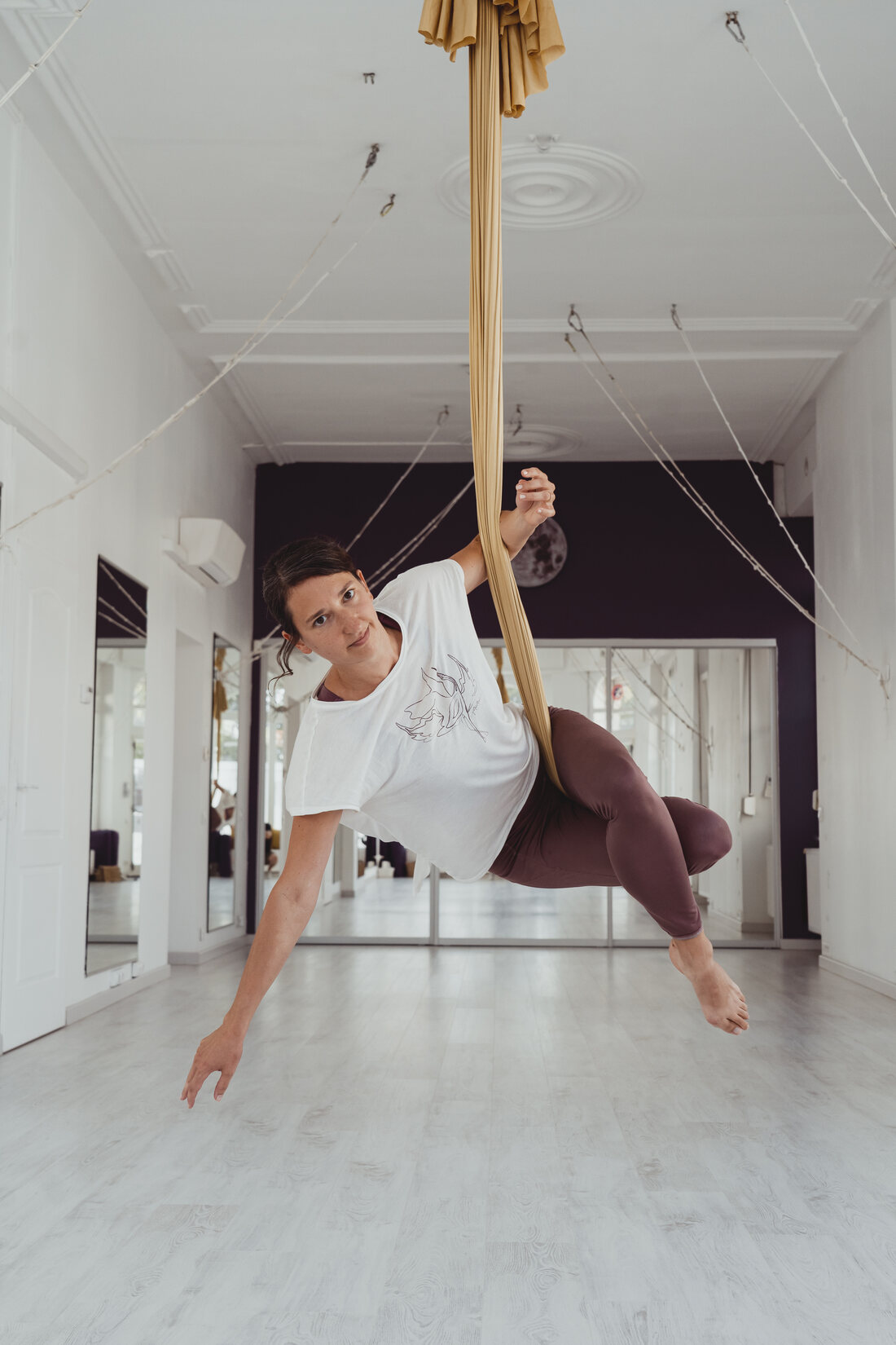 Amandine, professeure de yoga et yoga aérien